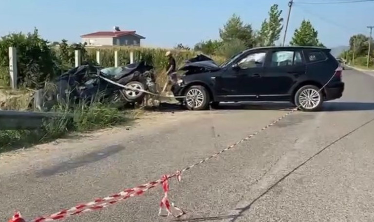 Aksident i rëndë në Çermë-Divjakë, humb jetën 39-vjeçari, plagosen 5 persona, mes tyre 3 fëmijë
