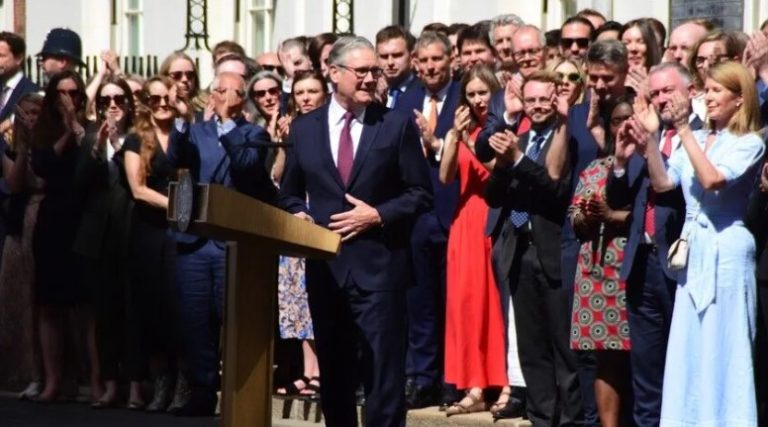 Keir Starmer jep zyrtarisht dorëheqjen si kryeministër i Mbretërisë së Bashkuar pas takimit me Mbreti Charles III