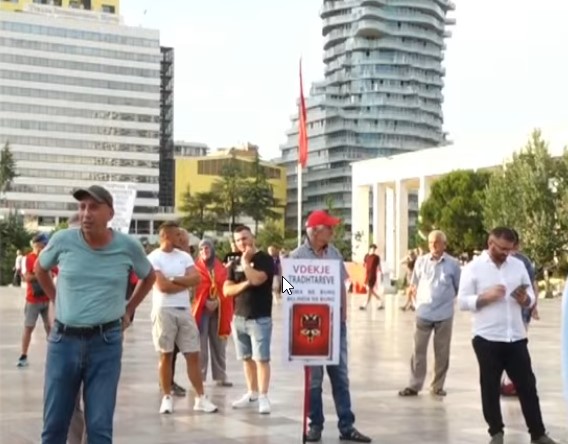 Dita e 33-të e protestës, nis grumbullimi i qytetarëve në Sheshin “Skënderbej”