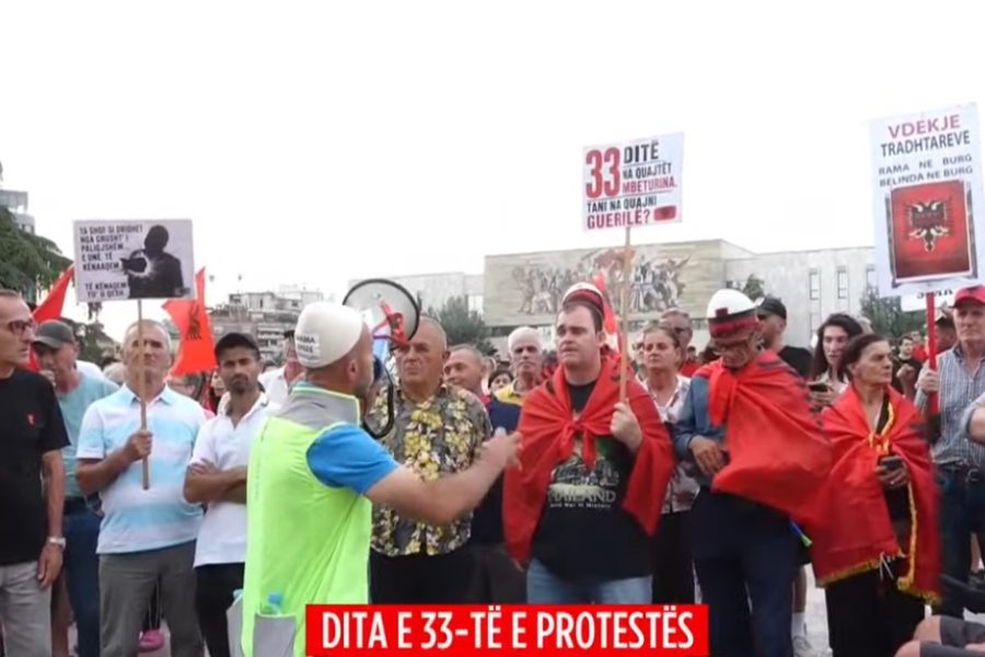 Dita e 33-të e protestës, nis grumbullimi i qytetarëve në Sheshin “Skënderbej”