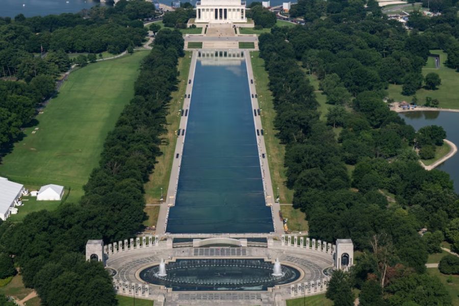 Ish-lojtari olimpik amerikan akuzohet për dëmtim të Pishinës Reflektuese