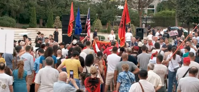 Dita e 50-të e protestës, qytetarët para Kryeministrisë: Të enjten protestë kombëtare te Parlamenti