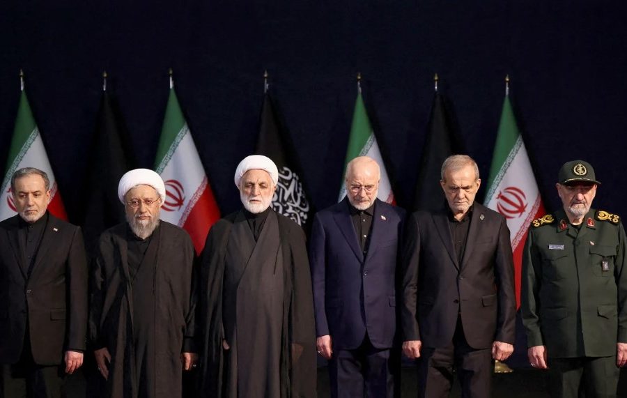 Pritet të zgjasë disa ditë, kush mori pjesë në funeralin e Khameneit?