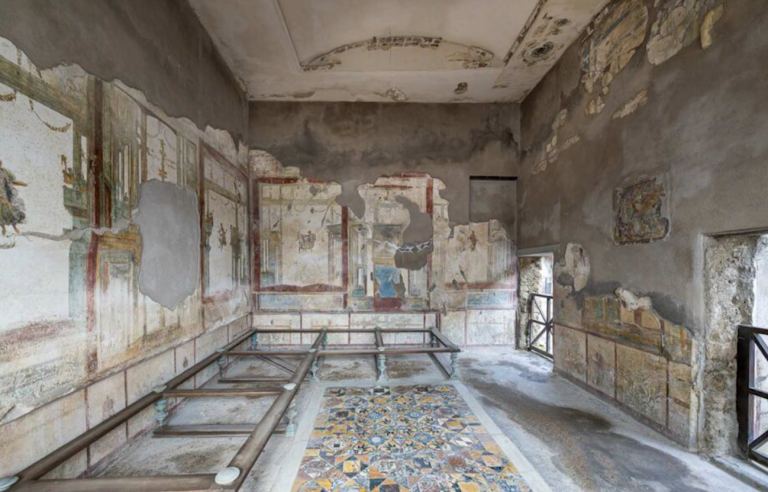 Pompei rindërton tavanin antik me afreske të mitologjisë greke