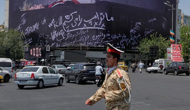 SHBA zgjeron sulmet ndaj Iranit, Teherani kundërpërgjigjet