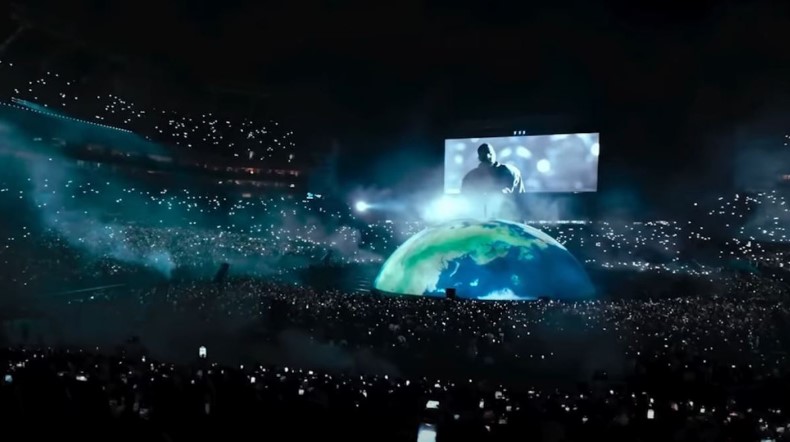 Skenë madhështore dhe pjesëmarrje masive, pamje nga koncerti i Kanye West në Tiranë
