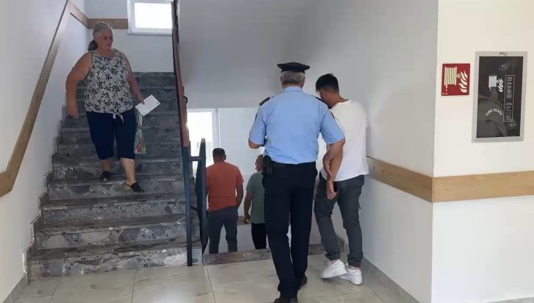 Konflikt me thikë në Poliklinikën e Shkodrës, plagoset një person