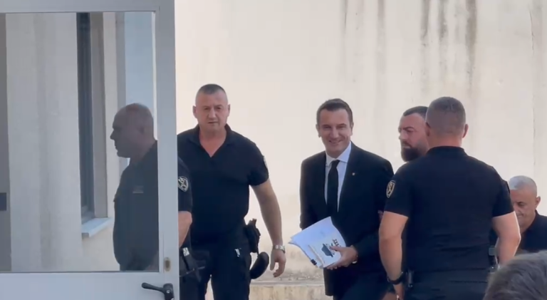 Gjyqi me Ols Dadon, Erion Veliaj mbërrin në Gjykatën Administrative (VIDEO)