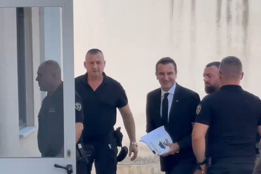 Gjyqi me Ols Dadon, Erion Veliaj mbërrin në Gjykatën Administrative (VIDEO)