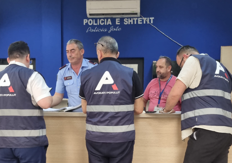 Avokati i Popullit: Deri të premten nuk ka pasur ankesa për ushtrim dhune ndaj protestuesve të ndaluar