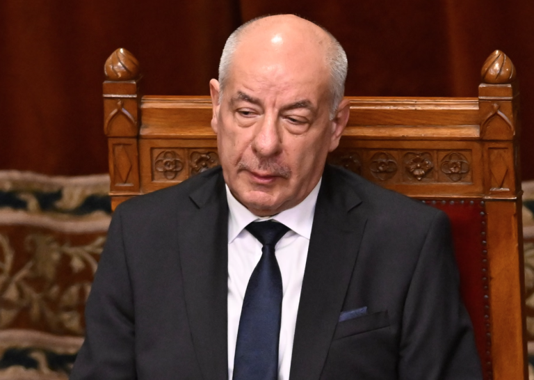 Presidenti i Hungarisë pranon të japë dorëheqjen pasi ndryshimi i ligjit i jep fund mandatit të tij