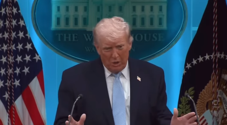 Trump i vendos afat të ri Iranit: Deri nesër në orën 08:00 për marrëveshje, më pas “nuk do të ketë ura dhe stacione”