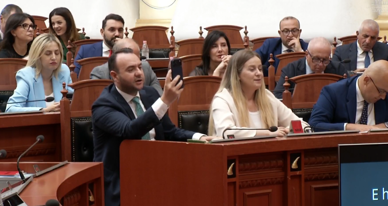 Tre grupet opozitare: Pro marrëveshjes 302 milionë dollarë me SHBA, jo procedurës së përshpejtuar