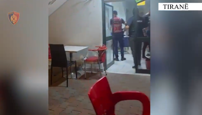 Baste sportive të paligjshme dhe cannabis në lokal, dy të arrestuar në Tiranë (VIDEO)