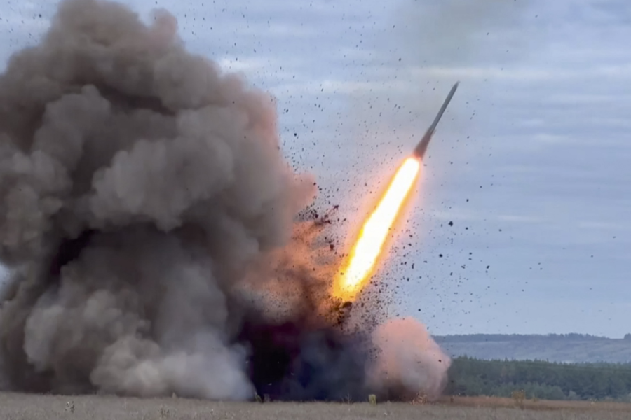 Rusia godet me raketa anijen turke me grurë në Detin e Zi, 5 marinarë të vrarë