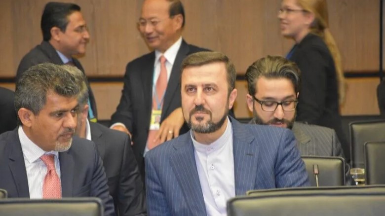 Irani apel vendeve të Perëndimit: Ngushtica e Hormuzit nuk është skenë për të shfaqur forcën ushtarake