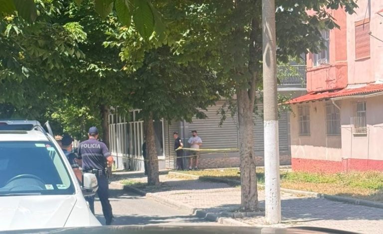 Plagosje me thikë në Korçë, një i ri në gjendje të rëndë