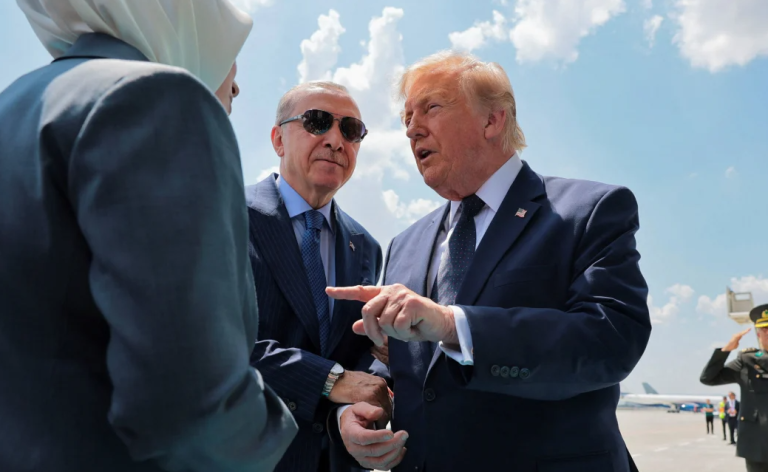 Samiti i NATO-s, Trump mbërrin në Turqi. Pritet nga Erdogan (VIDEO)