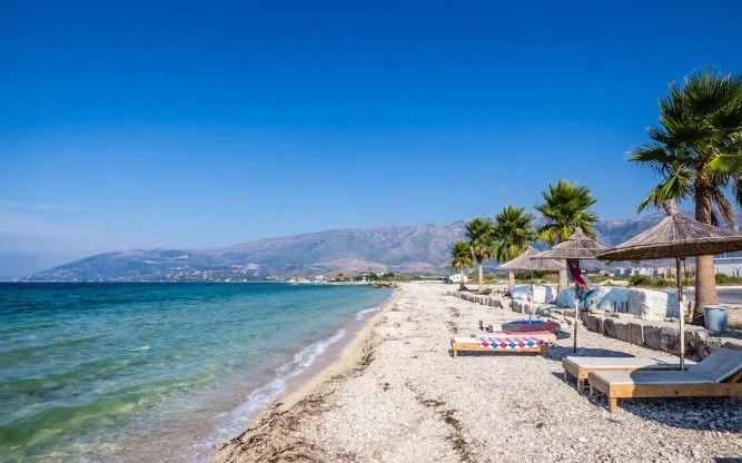Ngjarje e rëndë në Orikum! Humb jetën 75-vjeçari, dyshohet se pësoi infarkt pasi doli nga deti