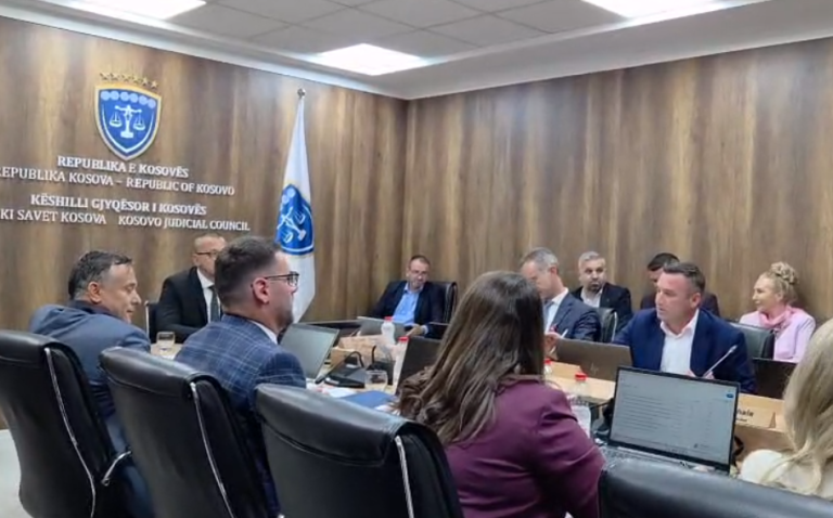 Dështon mbledhja e Këshillit Gjyqësor të Kosovës, nuk merret vendim për kthimin e gjyqtarëve serbë