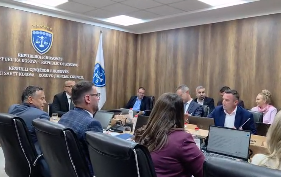Dështon mbledhja e Këshillit Gjyqësor të Kosovës, nuk merret vendim për kthimin e gjyqtarëve serbë