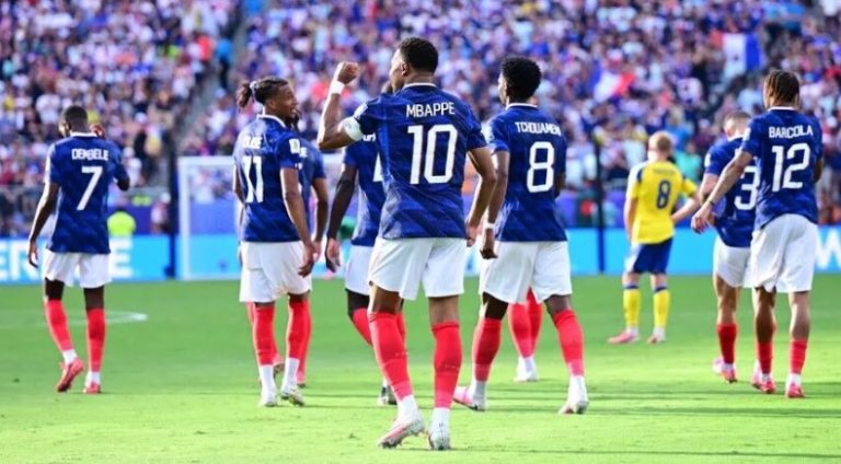 Franca “shkatërron” Suedinë 3-0, siguron kualifikimin në raundin e 16-të të Botërorit