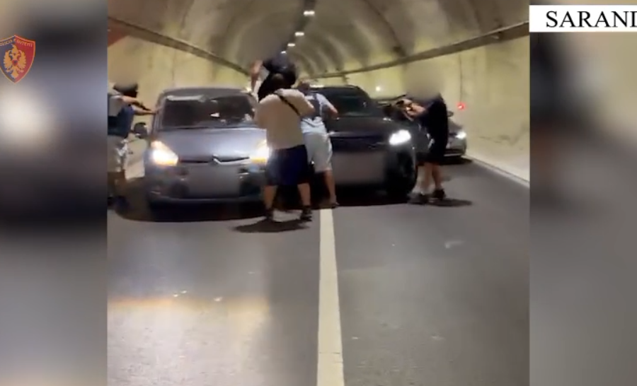 Po trafikonte 4 pistoleta drejt Sarandës, arrestohet 31-vjeçari në tunelin e Skërficës (VIDEO)