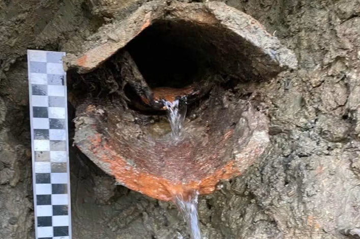 Zbulim arkeologjik në Rromës, zbulohet çezma e periudhës së hershme osmane në Selenicë (FOTO)