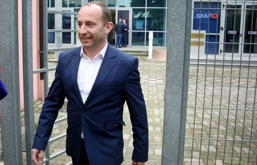 Kryebashkiakut të Kuçovës nuk i hiqet mandati, Celibashi: Ligji i dekriminalizimit nuk gjen zbatim në rastin e Kreshnik Hajdarit