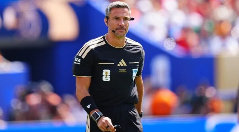Arbitri i finales së Kupës së Botës tërhiqet nga futbolli pas kritikave për ndeshjen Argjentinë-Spanjë
