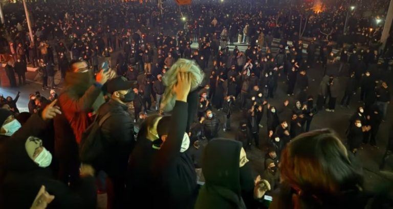 Vrasja e një koloneli iranian gjatë protestave të janarit, rrezikon dënimin me vdekje për 16 persona