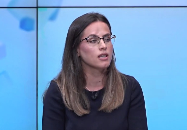 “Mos u largoni për pushime”, Gazetarja jep detaje nga komunikimi për deputetët: Mund të ketë seancë parlamentare shtesë