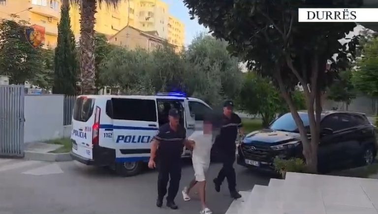 Zbulohet arsenal armësh në Manzë, arrestohet 20-vjeçari
