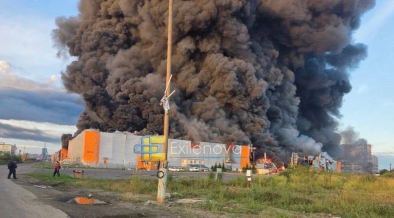 Sulm masiv me dronë në Shën Petersburg, tymi i zi mbulon qytetin (VIDEO)