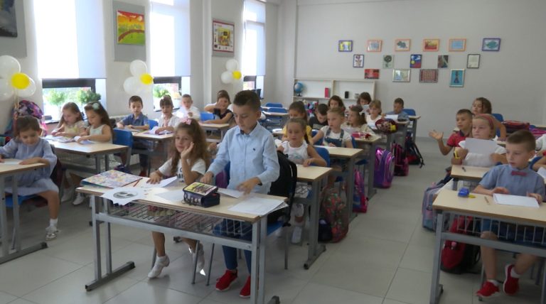 Hapen regjistrimet për klasën e parë dhe të dhjetë afati deri në 31 korrik