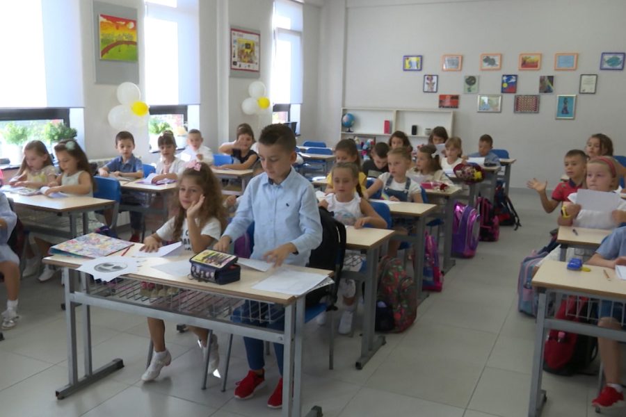 Hapen regjistrimet për klasën e parë dhe të dhjetë afati deri në 31 korrik
