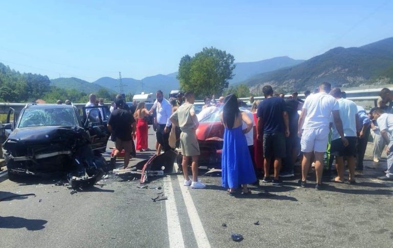 Aksident i rëndë në Rrugën e Kombit, dy persona në gjendje të rëndë