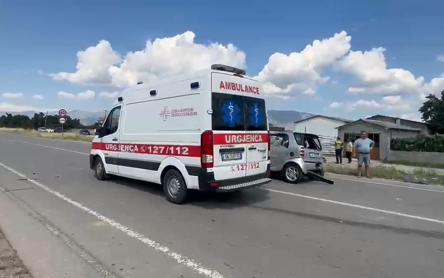 Aksident mes tre automejteve në aksin rrugor Korçë-Pogradec, një i plagosur