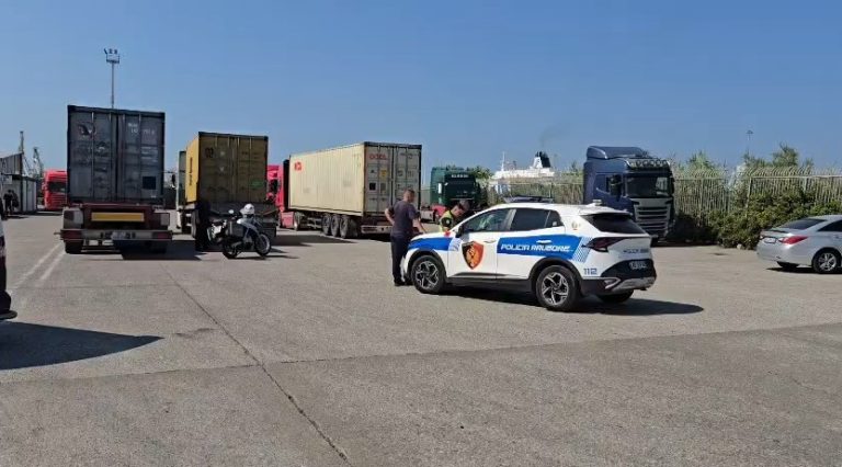 Aksident në Portin e Durrësit, kamioni përplas shoferin nga Kosova. Dërgohet me urgjencë në spital