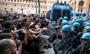 Vdekja e 42-vjeçarit në duart e policisë shkakton protesta dhe zemërim te qytetarët në Bolonja