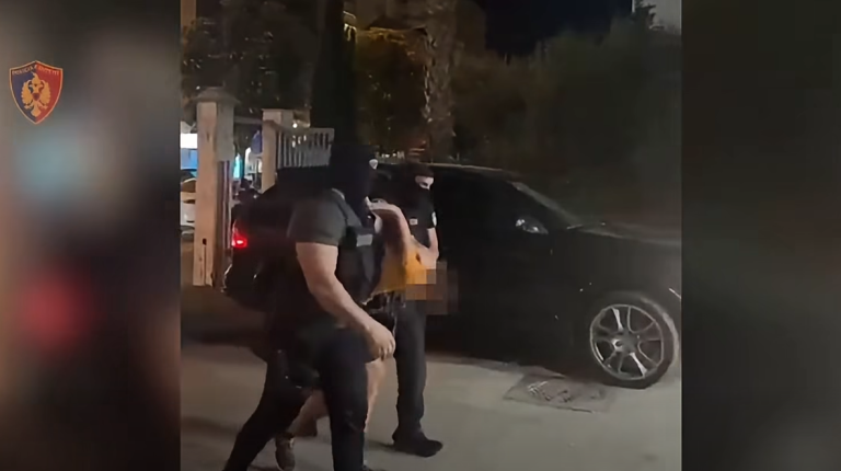Policia dhe partnerët amerikanë arrestojnë në Durrës 2 të kërkuar për vrasje nga Maqedonia e Veriut