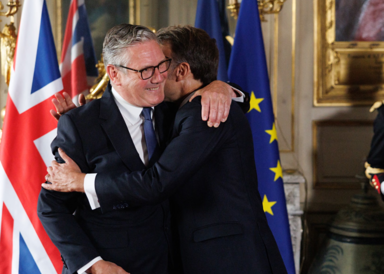 Starmer, kryeministri i parë i Mbretërisë së Bashkuar që merr medaljen ‘Legion d’Honneur” të Francës