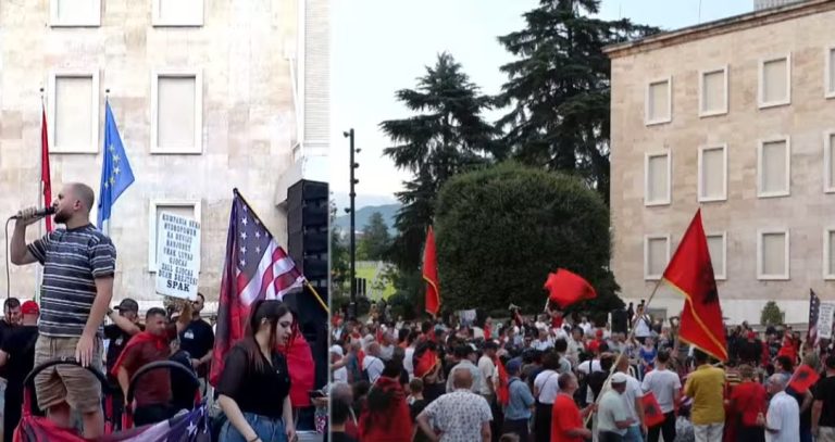 Sot dita e 39-të e protestës, qytetarët para Kryeministrisë mbajnë fjalimet e tyre