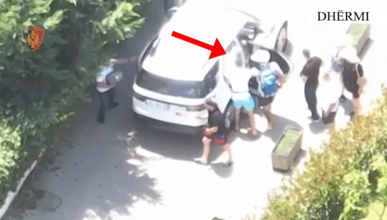 VIDEO/ Momentet kur policët me rroba plazhi arrestojnë në Dhërmi Granit Pepnikajn e call center-ave
