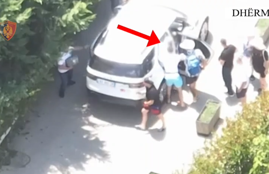 VIDEO/ Momentet kur policët me rroba plazhi arrestojnë në Dhërmi Granit Pepnikën e call center-ave
