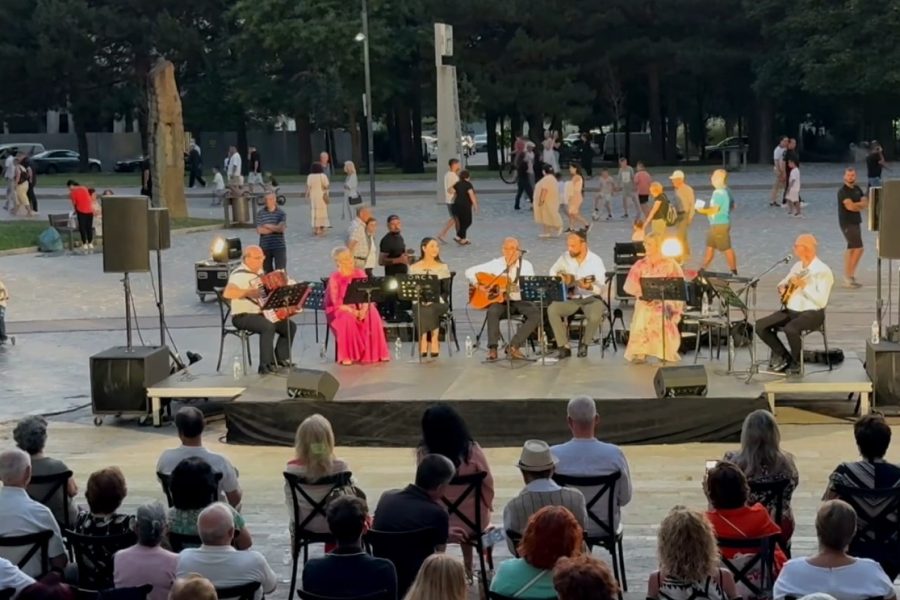 Serenatat si dikur, “rikthehet” artistja Zhani Sulioti