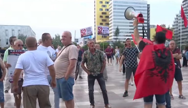 Dita e 52-të e protestës, qytetarët nisin marshimin drejt Kryeministrisë