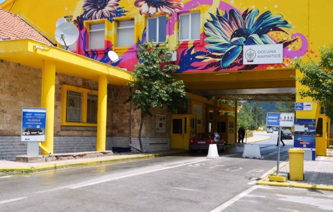 Bllokohet Kapshtica të hënën, greva e doganierëve grekë do të pezullojë për 5 orë kalimin e mjeteve