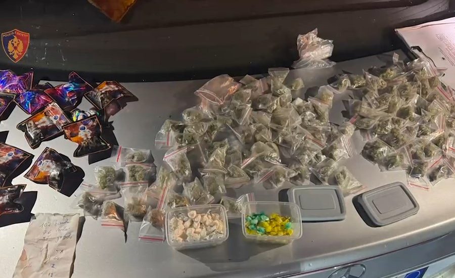 Iu gjetën 300 doza kokainë dhe kanabis gati për shitje, vihet në pranga 16-vjeçari në Tiranë. Në kërkim bashkëpunëtorët