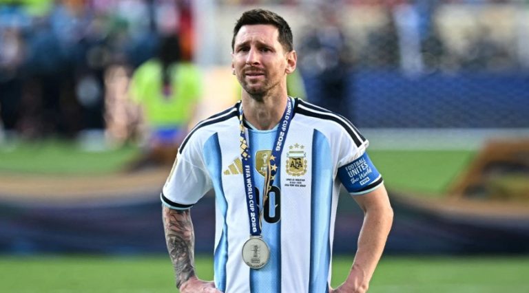 Argjentina humbet finalen e Kupës së Botës! Messi shpërthen në lot teksa tifozët brohorasin emrin e tij (VIDEO)